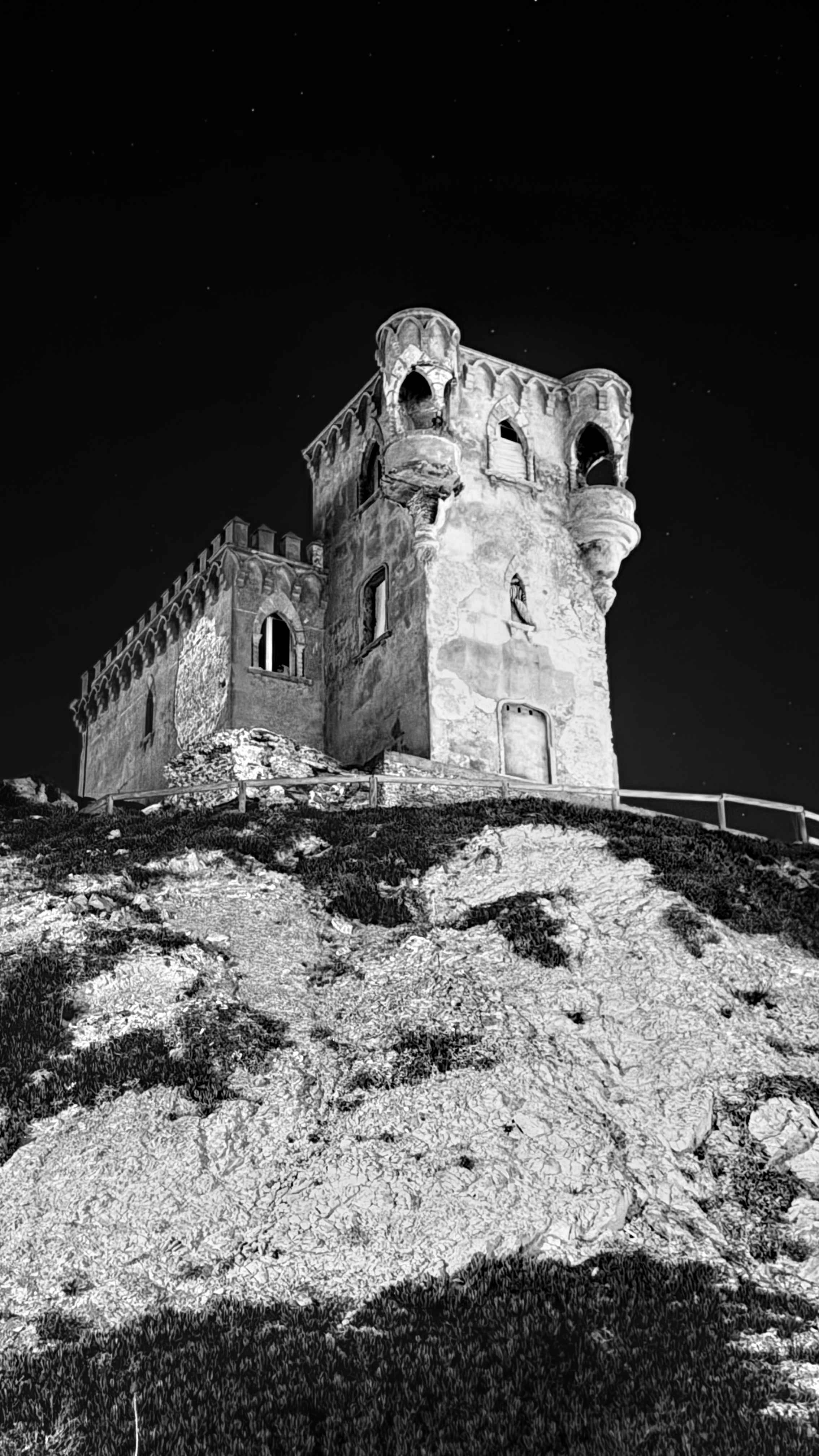 Tarifa Castle BW Art